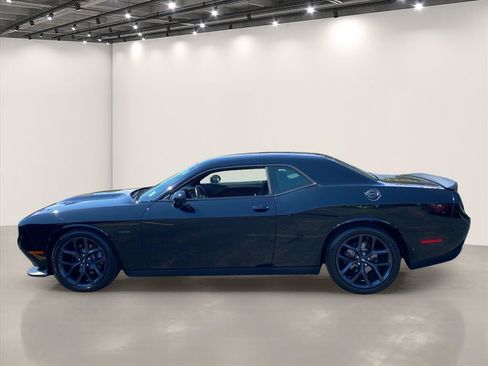 Used 2019 Dodge Challenger R/T w/ Blacktop Package RWD image 4