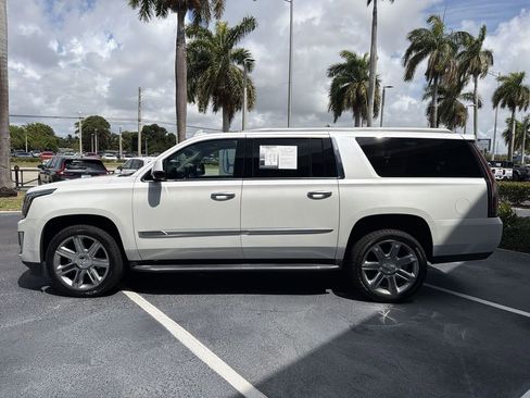 Used 2019 Cadillac Escalade ESV Luxury RWD image 5