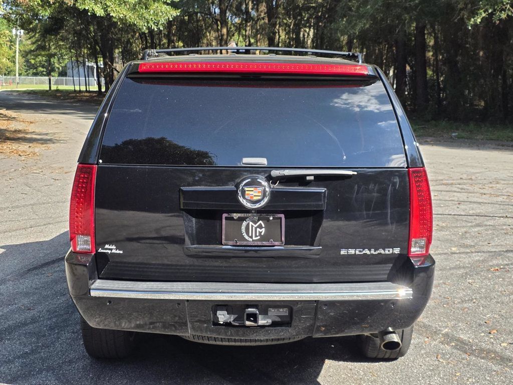 Used 2014 Cadillac Escalade Luxury RWD image 3