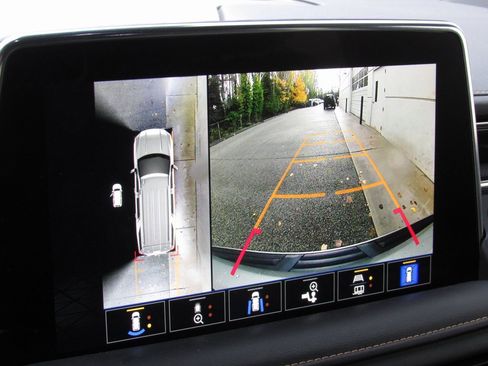 Used 2023 GMC Yukon XL AT4 w/ AT4 Premium Package image 36