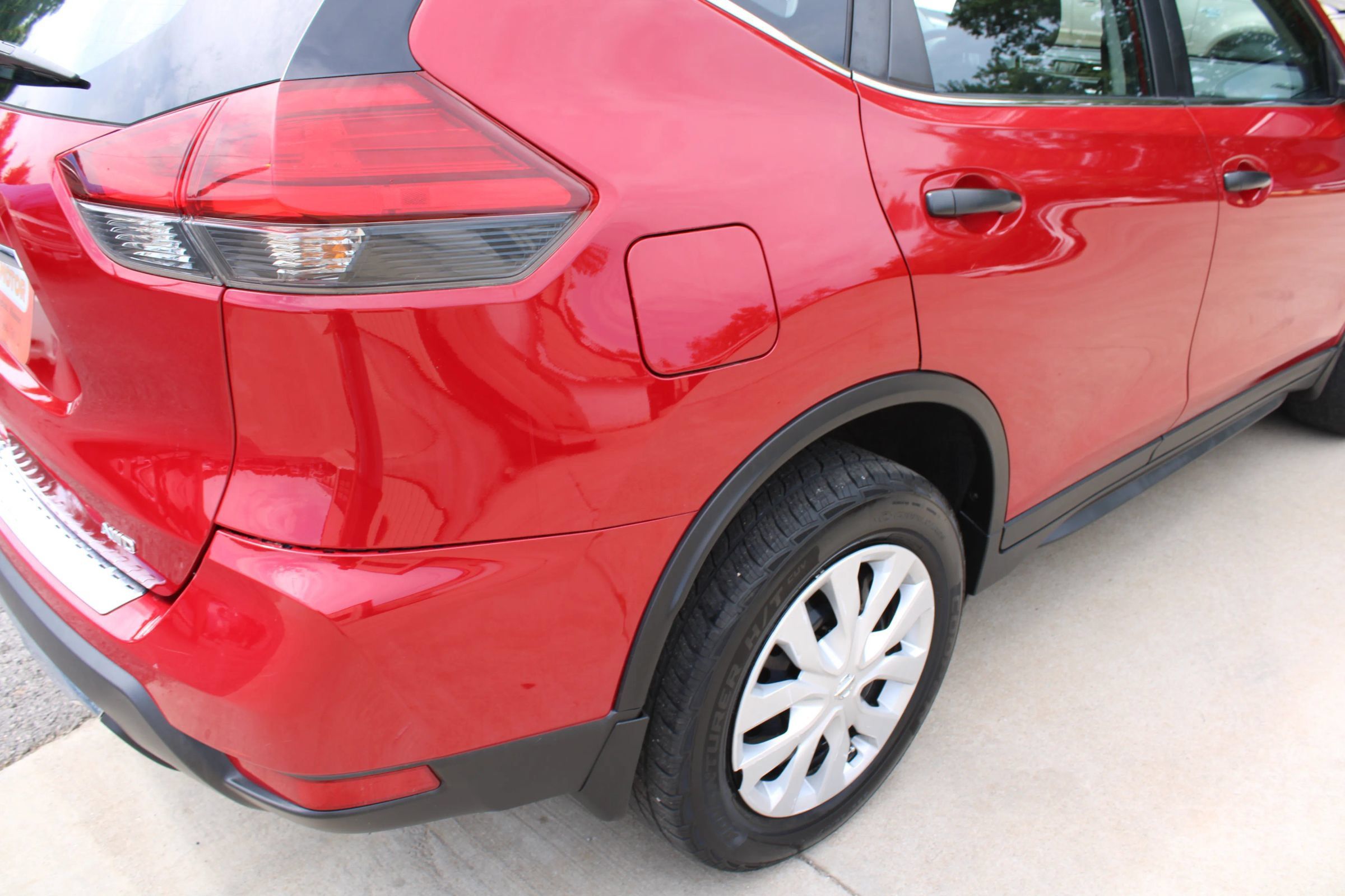 Used 2017 Nissan Rogue S AWD/4WD image 9