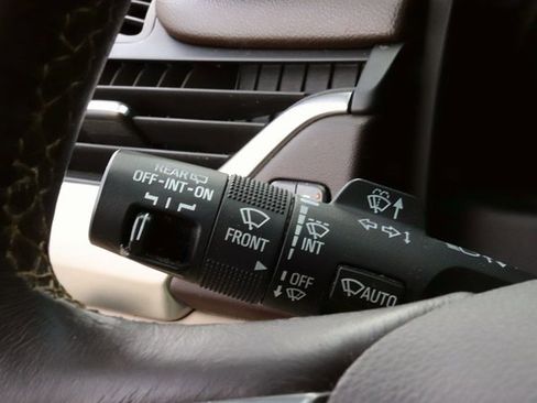 Used 2016 Chevrolet Suburban LT image 27