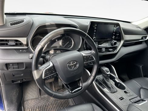Used 2020 Toyota Highlander XLE image 10