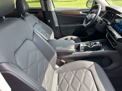 Used 2025 Volkswagen Atlas SE AWD/4WD image 27