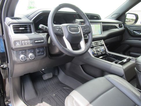 Used 2024 GMC Yukon Denali w/ Denali Reserve Package AWD/4WD image 20
