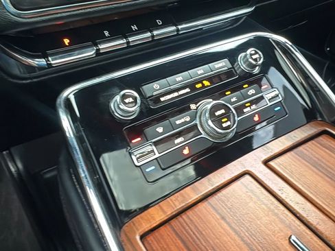 Used 2019 Lincoln Navigator Select RWD image 16