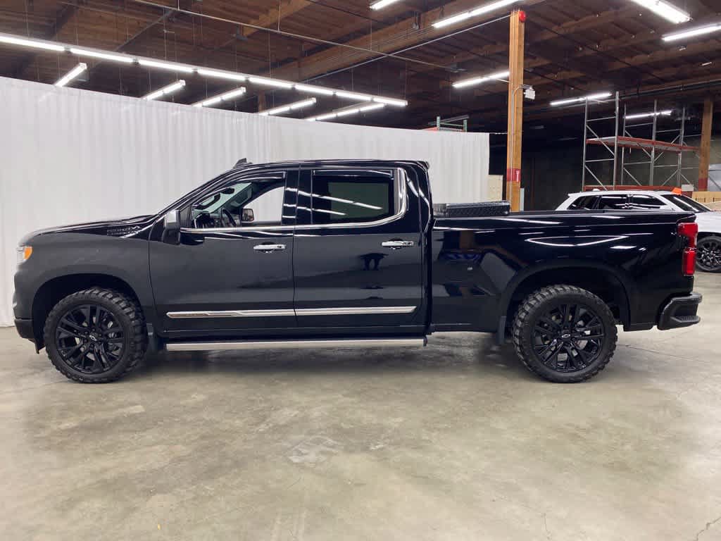 Used 2022 Chevrolet Silverado 1500 High Country w/ High Country Premium Package AWD/4WD image 3