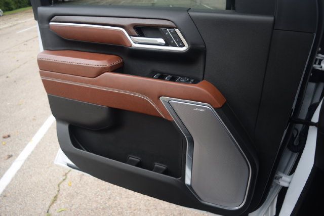 Used 2024 GMC Sierra 3500 Denali Ultimate AWD/4WD image 17