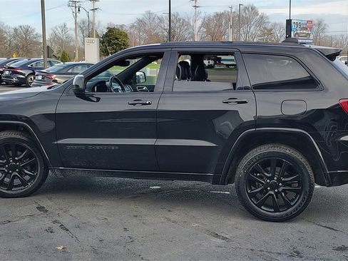 Used 2019 Jeep Grand Cherokee Altitude image 5