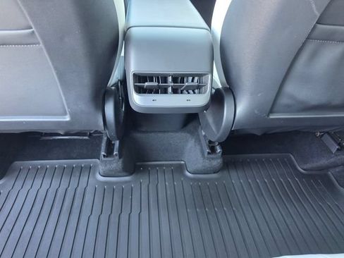 Used 2023 Tesla Model Y Performance AWD/4WD image 32