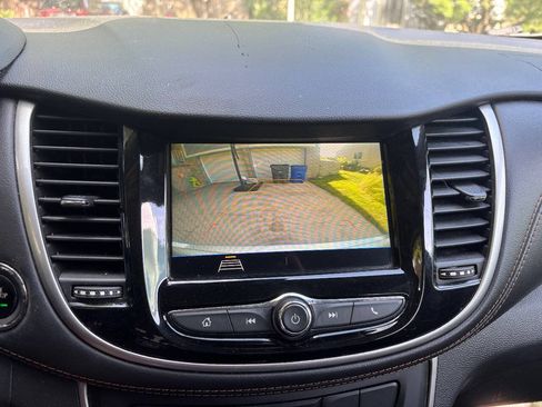 Used 2019 Chevrolet Trax LT w/ LT Convenience Package FWD image 12