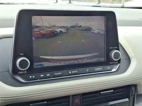 Used 2023 Nissan Rogue SV image 15