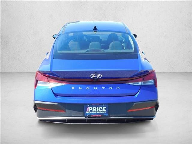 Used 2024 Hyundai Elantra SEL FWD image 11