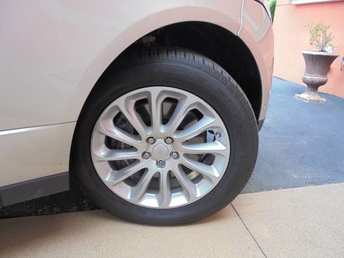 Used 2019 Land Rover Range Rover HSE image 25