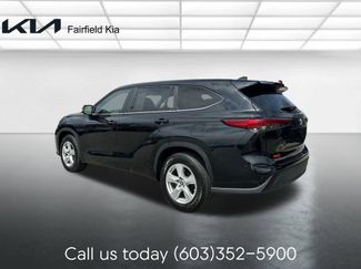 Used 2023 Toyota Highlander LE FWD video 3