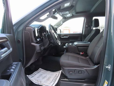 Used 2025 Chevrolet Silverado 1500 LT AWD/4WD image 3