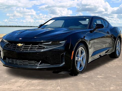 Used 2022 Chevrolet Camaro LT image 4