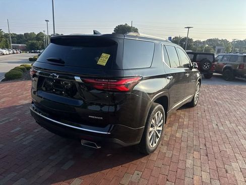 Used 2023 Chevrolet Traverse Premier FWD image 14