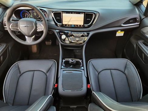 New 2026 Chrysler Pacifica Limited image 21