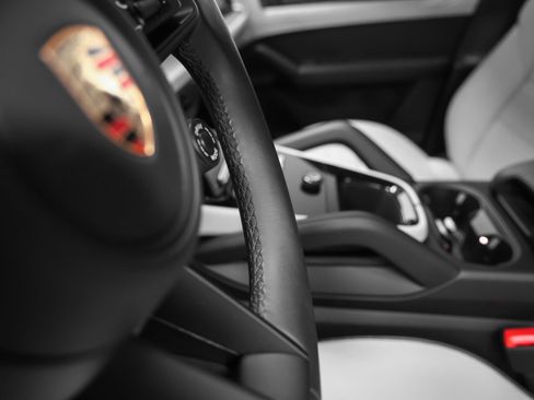 Certified 2024 Porsche Cayenne Coupe AWD/4WD image 32