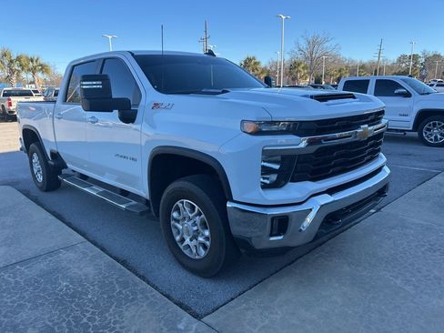 Used 2024 Chevrolet Silverado 2500 LT image 3