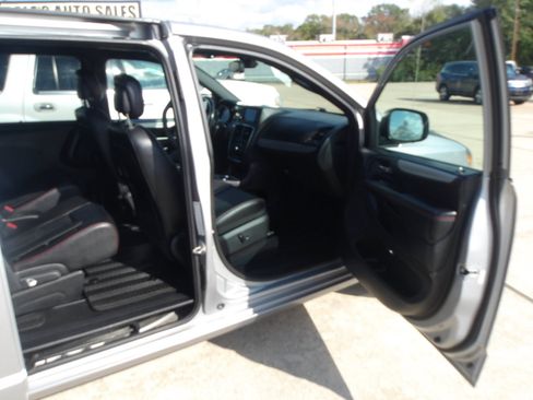 Used 2019 Dodge Grand Caravan GT image 6