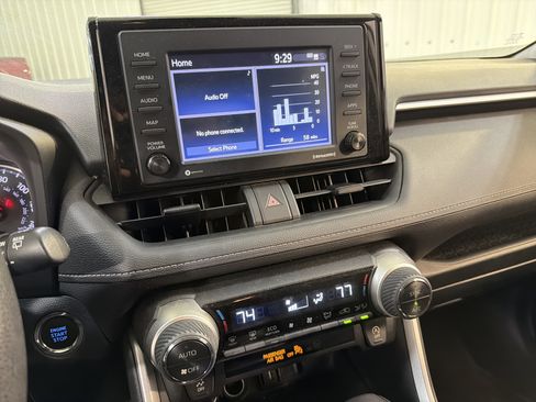 Used 2021 Toyota RAV4 XLE image 17