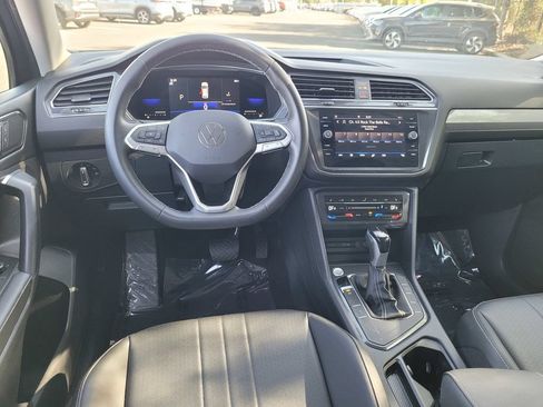 Used 2023 Volkswagen Tiguan SE FWD image 19