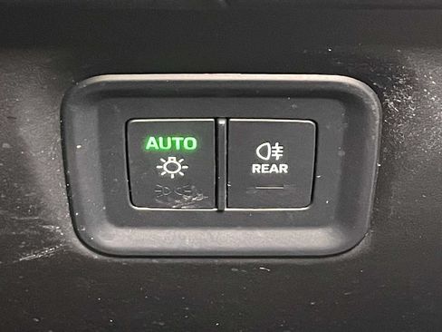 Certified 2025 Porsche Cayenne GTS AWD/4WD image 38