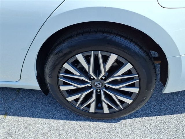 Used 2025 Nissan Altima 2.5 SV FWD image 8
