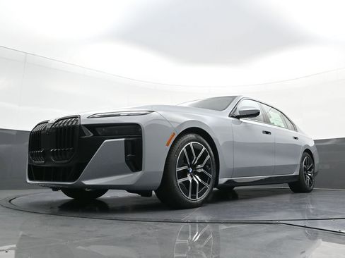 New 2026 BMW 740i xDrive w/ Executive Package image 27