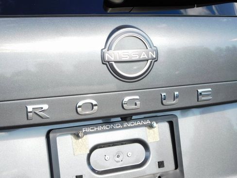 Used 2023 Nissan Rogue SV image 40