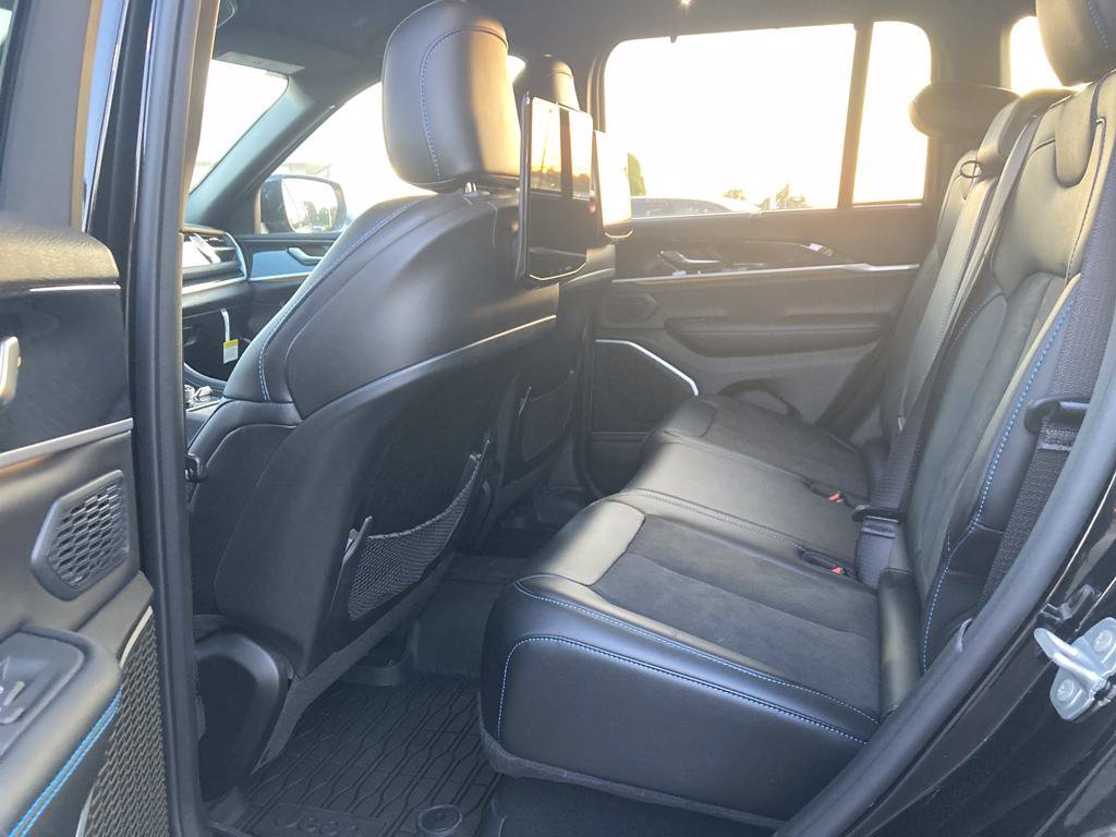 New 2024 Jeep Grand Cherokee Trailhawk w/ Advanced Protech Group II AWD/4WD image 18