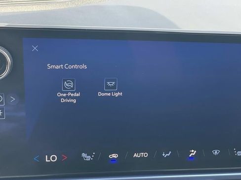 Used 2025 Chevrolet Equinox EV LT w/ Convenience Package image 12