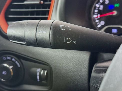 Used 2018 Jeep Renegade Sport w/ Power & Air Group image 12