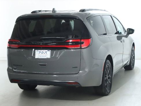 Used 2021 Chrysler Pacifica Touring-L w/ Uconnect Theater Family Group image 47