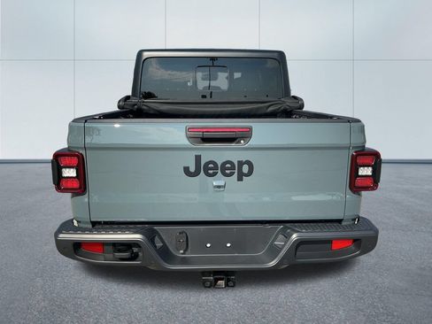 Certified 2024 Jeep Gladiator Sport AWD/4WD image 5