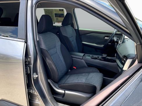 Used 2023 Nissan Rogue SV FWD image 8