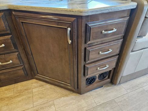 Used 2019 Ford F550 2WD Regular Cab Super Duty w/ XLT Value Package image 23