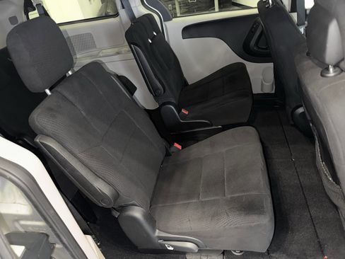Used 2012 Dodge Grand Caravan SXT w/ UConnect Hands-Free Group image 16