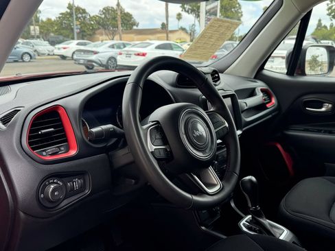 Used 2023 Jeep Renegade Trailhawk AWD/4WD image 10