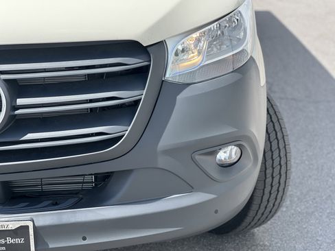 Used 2024 Mercedes-Benz Sprinter 2500 image 8