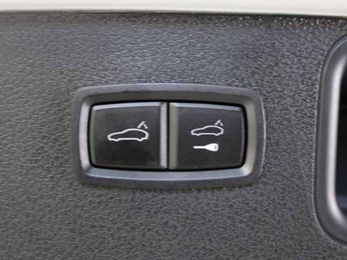 Certified 2025 Porsche Macan image 18