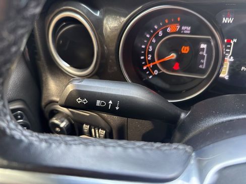 Used 2020 Jeep Wrangler Unlimited Sahara image 20