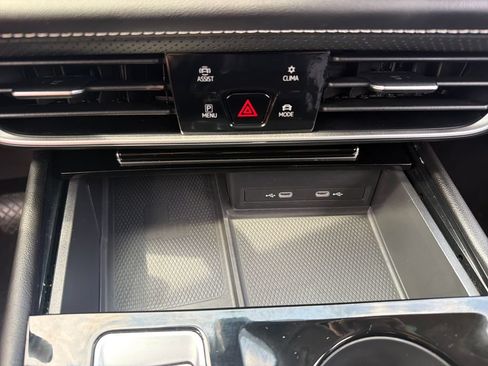 Certified 2024 Volkswagen Atlas SE w/ Panoramic Sunroof Package AWD/4WD image 17