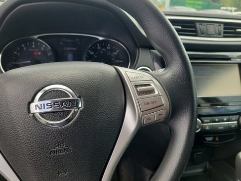 Used 2015 Nissan Rogue SV w/ SV Premium Package AWD/4WD image 28
