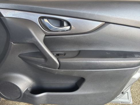 Used 2019 Nissan Rogue SV FWD image 17