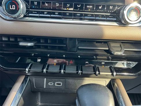 Used 2024 GMC Canyon Denali image 27