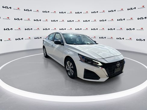 Used 2024 Nissan Altima 2.5 S FWD image 2