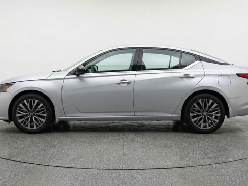 Used 2025 Nissan Altima 2.5 SV image 5